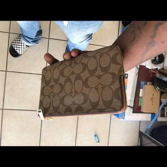 Coach wallet - Picture 1 of 2